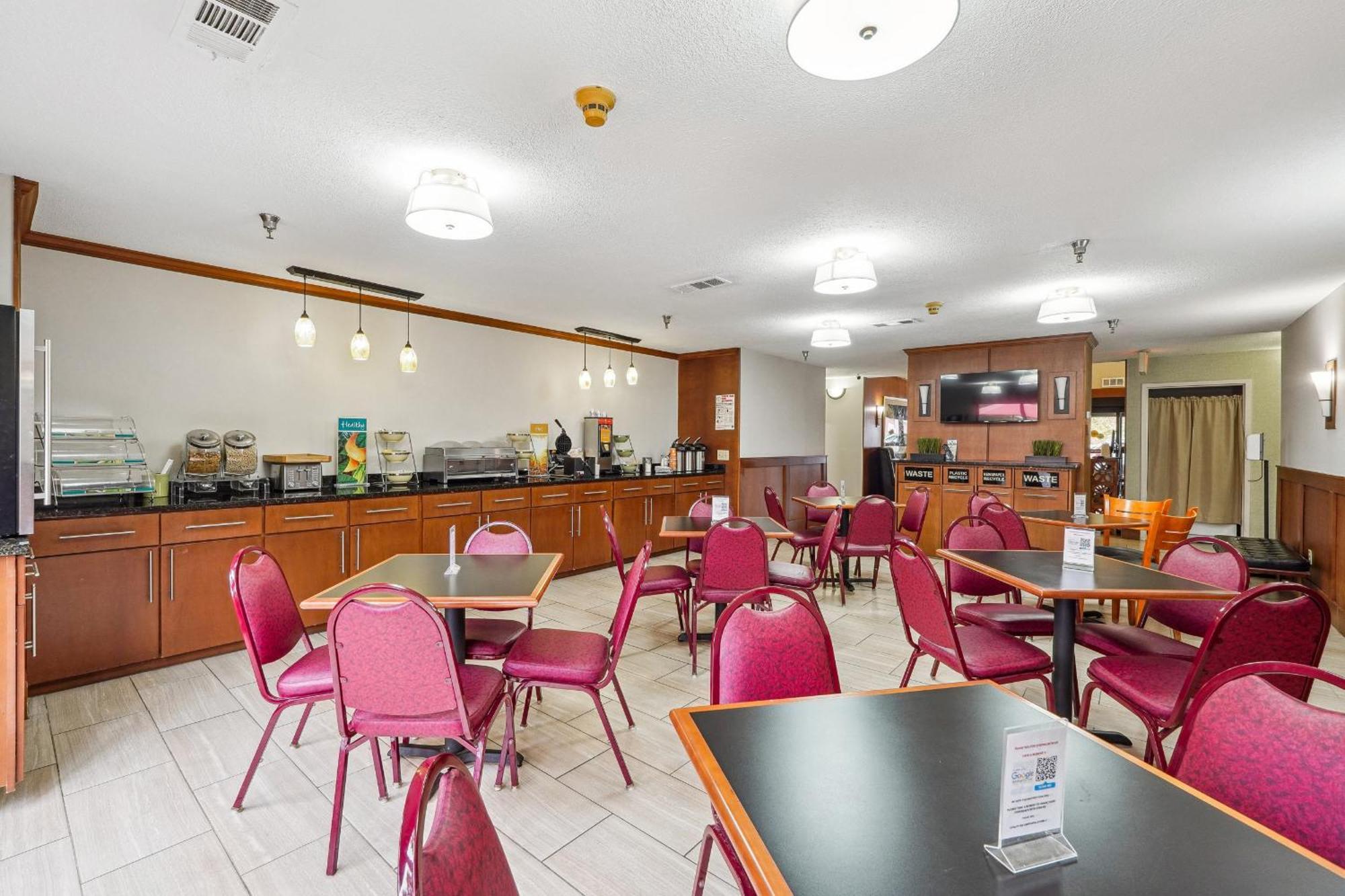 Quality Inn & Suites Dawsonville Exterior foto