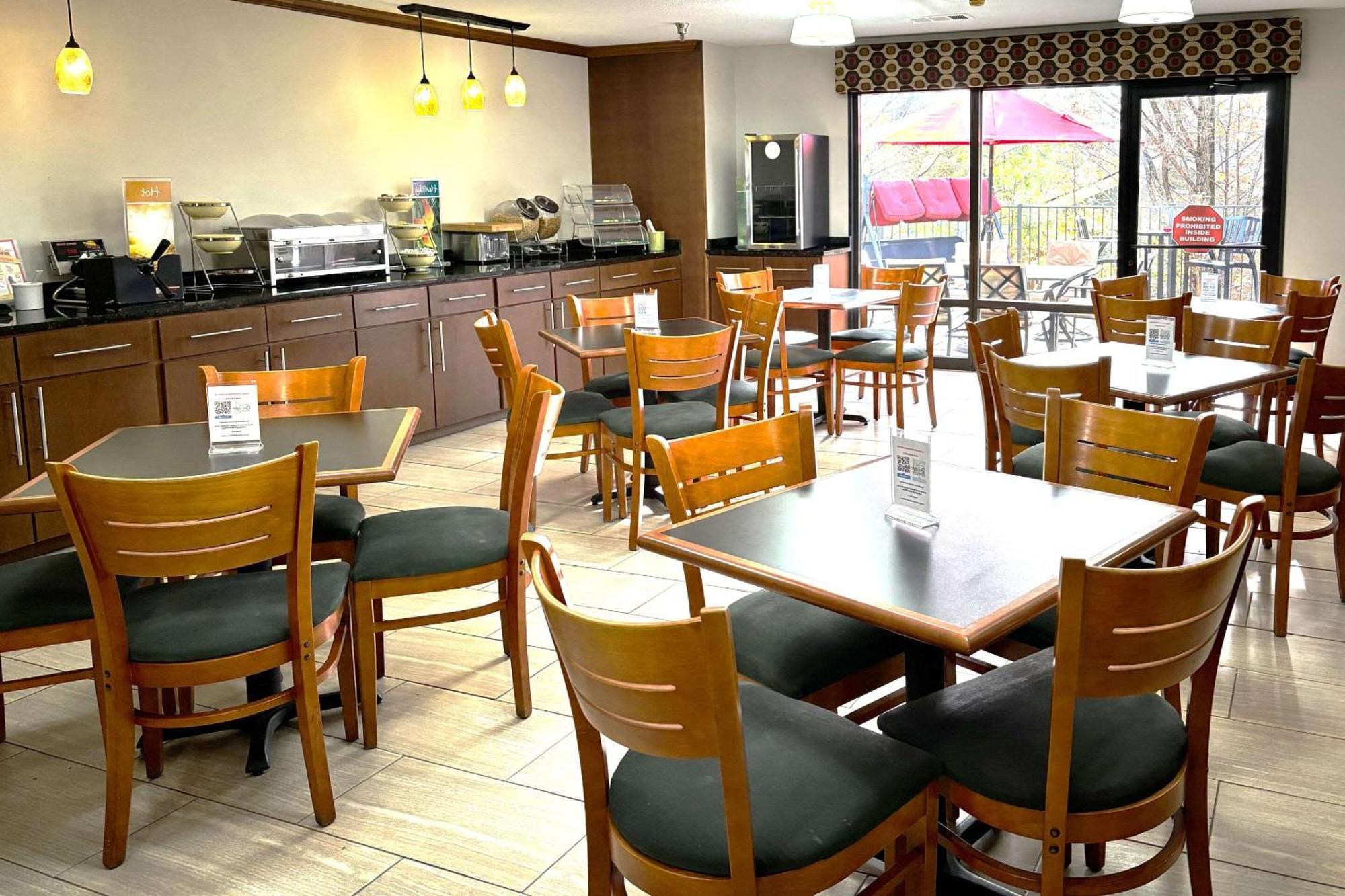 Quality Inn & Suites Dawsonville Exterior foto